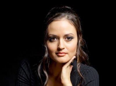 Danica McKellar stars in Syfy movie 'Tasmanian Devils' - FacenFacts