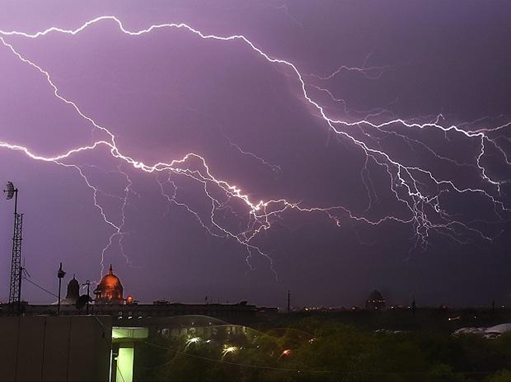 IMD issues warnings: Thunderstorm with gusty winds will hit 13 states, 2 UTs