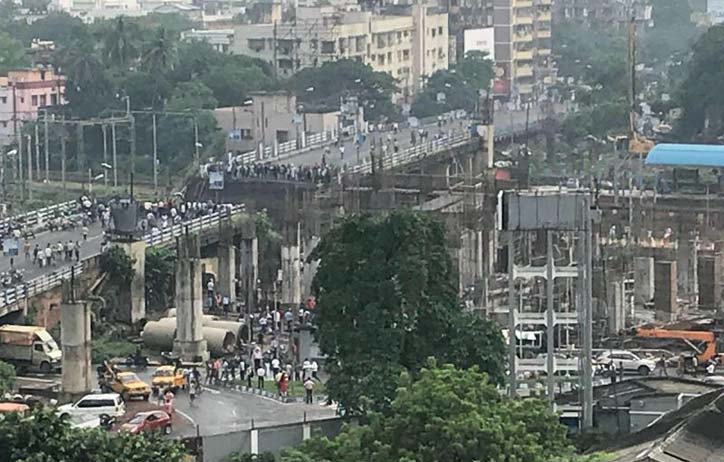 Majerhat Bridge collapses in south Kolkata, at least 5 feared dead, many trapped