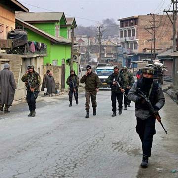 Terrorists abduct, kill 3 policemen in Kashmir