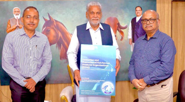 Parshottam Rupala Minister of Fisheries GOI releases a first-of-its-kind handbook on FFPOs