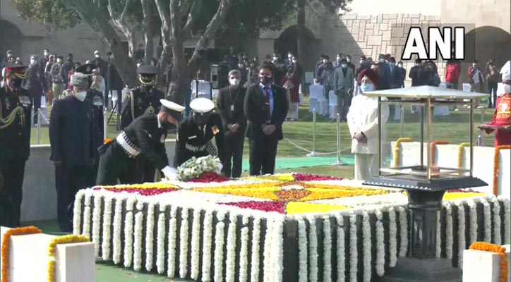 President Ram Nath Kovind, PM Modi, Rahul Gandhi and others pay tribute to Mahatma Gandhi 
