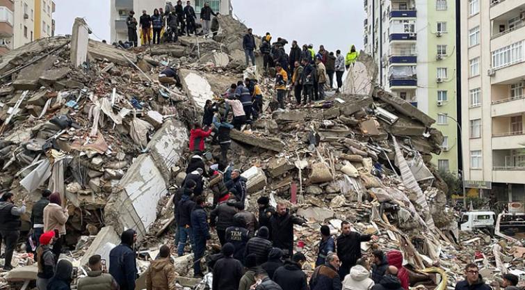 Death Toll Rises to 1400 as Rescue Operation Continues in Turkey