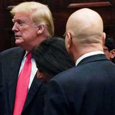  Trump's top aide to step down day after Melania called for removal