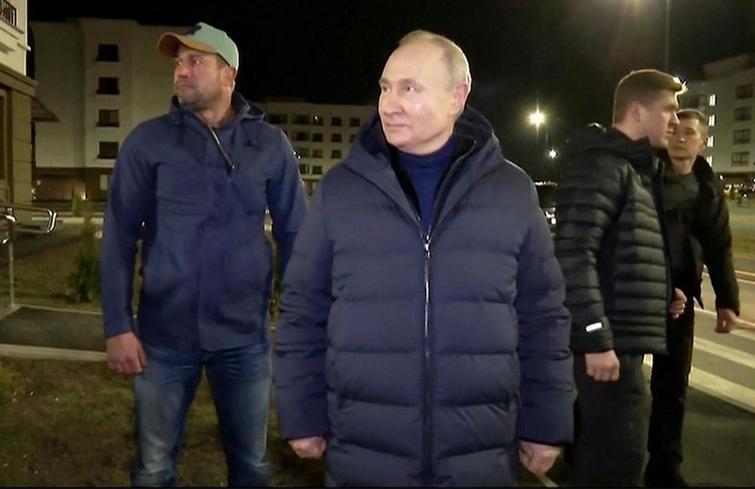 President Putin pays visit to occupied Ukrainian port city Mariupol