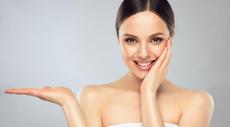 Apply aloe vera gel instead of night cream for healthy, glowing skin in summer