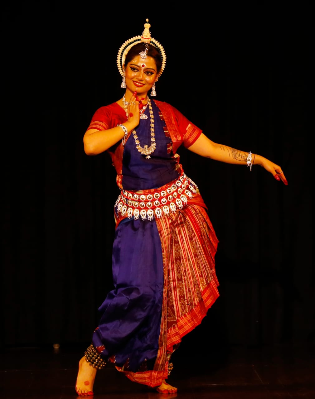 BHOOMI PRANAM 2024: Devika Seth, senior disciple of Guru Alpana Nayak mesmarise Delhi Audiance BHOOMI PRANAM 2024: Devika Seth, senior disciple of Guru Alpana Nayak mesmarise Delhi Audiance