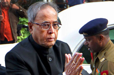 FDI war: Pranab fights opposition within Congress