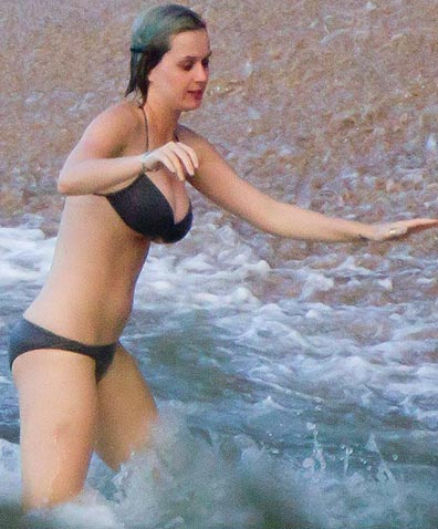 Katy Perry frolics in the sea off Hawaii