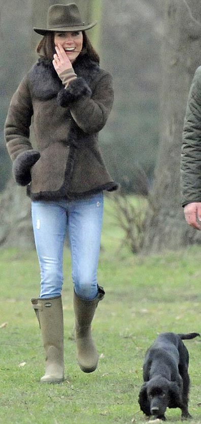 Kate Middleton delight takes Lupo puppy in Kensington Gardens