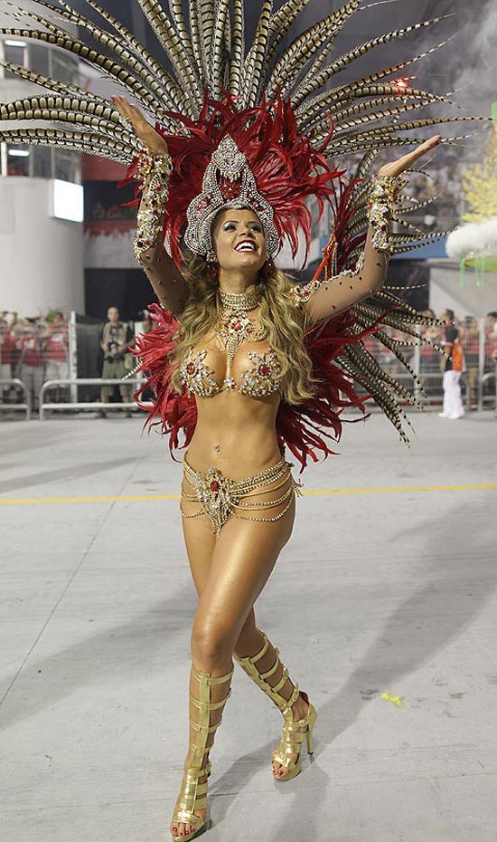 Parade ... stunning Brazilian dancer in samba carnival