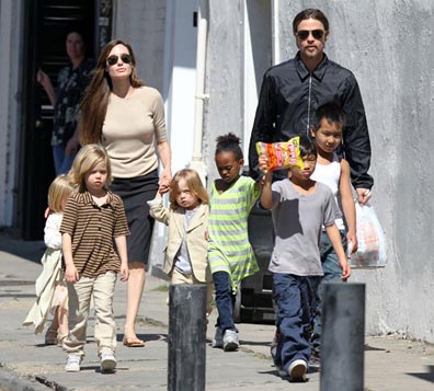 Brad Pitt gets strict with kids - FacenFacts