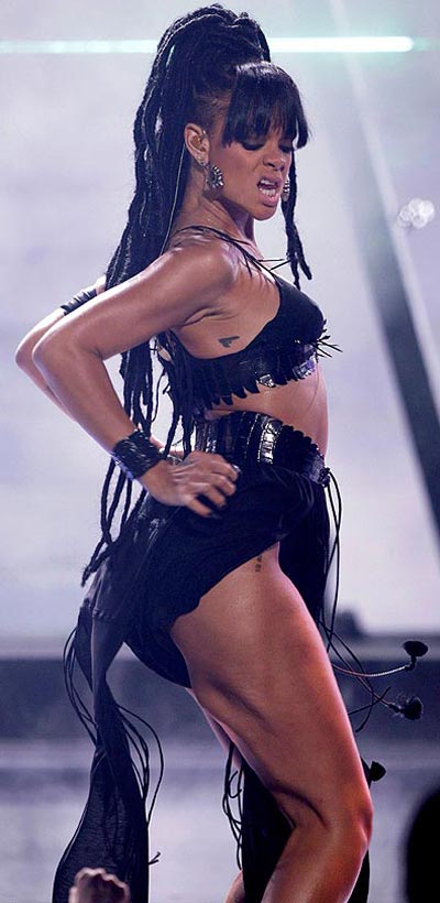 Rihanna flashes flesh and shows her thigh muscles on American Idol 2012 finale performance