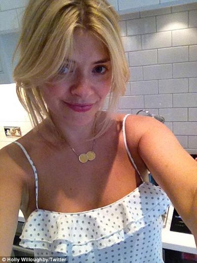 Holly Willoughby tweets make-up free candid morning photo