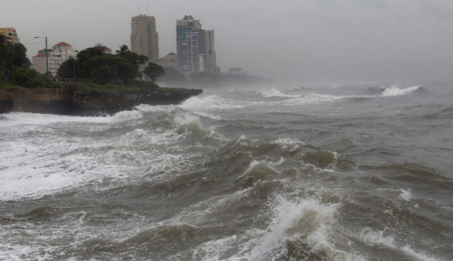 Hurricane Sandy kills 11 in Cuba, then batters Bahamas