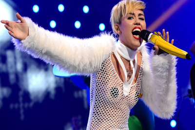 Miley Cyrus hospitalized for allergic reaction, cancels Kansas City show