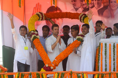 Rahul Gandhi continues attack on Narendra Modi's 'toffee' model in Agra