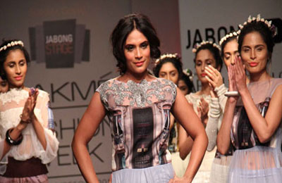 When Richa Chadha was detained at Delhi airport and why?