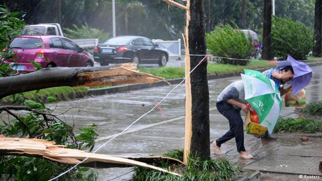 Typhoon Rammasun makes landfall, kills more than 100 in China and Philippines