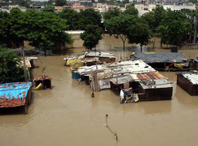 Gujarat facing flood like situation, Vadodara affected, Vishwamitri river swells