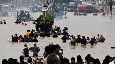 After floods disease outbreak danger grows, PM concerned, lakhs marooned yet