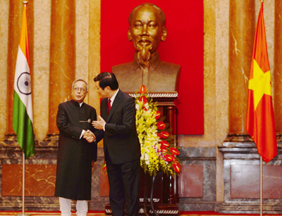India, Vietnam signs seven agreements, oil and air services mainly