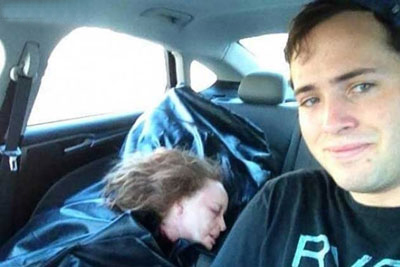 Selfie with dead girlfriend goes viral on net, was just a prop