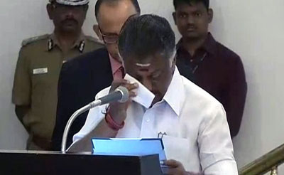  O Panneerselvam takes oath as CM Tamil Nadu, break down at swearing in 