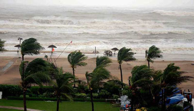 Cyclone Hudhud knocking at Odisha's doors, govt ready with contingency plans