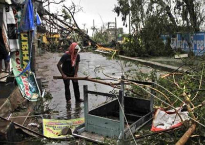 Cyclon Hudhud passes Andhra & Odisha, heavy rain, states step up relief work