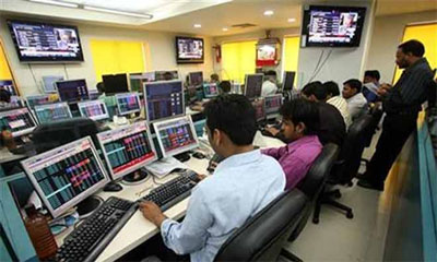 Sensex trades in red; banks stocks down