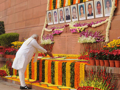 PM Modi and other leader pays tribute to martyrs of 2001 terror attack on Parliament