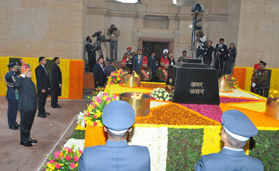 PM Modi pays tribute to soldiers at India Gate war memorial