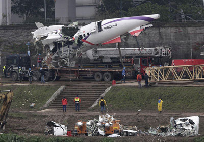 TransAsia plane crash: Pilot's body found still clutching joystick