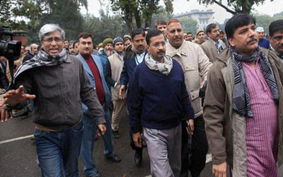 AAP's internal lokpal claims two camps; Bhushan expresses differences, Ashutosh calls it clash of ideas