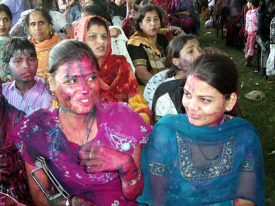 Colours of Holi smear Muslims, Hindus in Pakistan