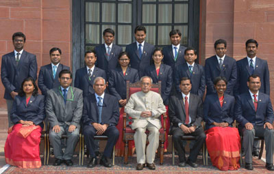 Probationers of Indian Postal Service and Indian P&T Accounts and Finance Service call on the President 