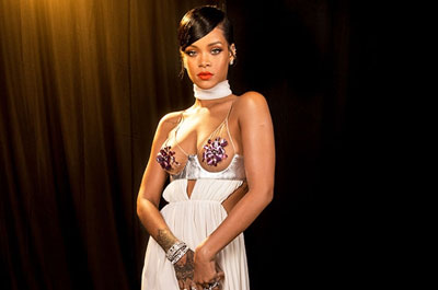 I am boring when not working: Rihanna