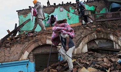 Nepal quake toll rises to 3,218 as rains hamper rescue efforts