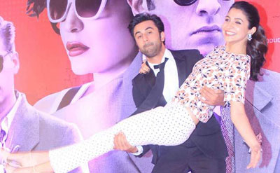 Ranbir Kapoor sweeps Anushka Sharma off her feet