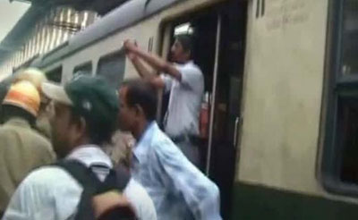 Low intensity bomb blast on Kolkata local train, 17 injured