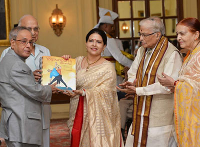 President Mukherjee receive first copy of Yoga Manual in Braille