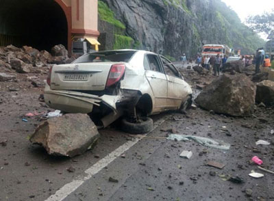 At least 3 people feared dead after landslide on Mumbai-Pune expressway