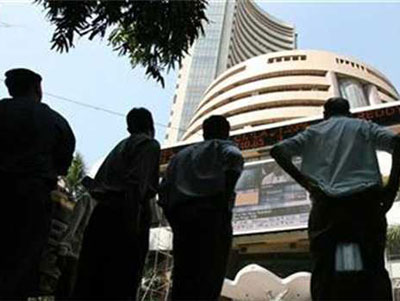 Sensex trades flat; bank stocks down