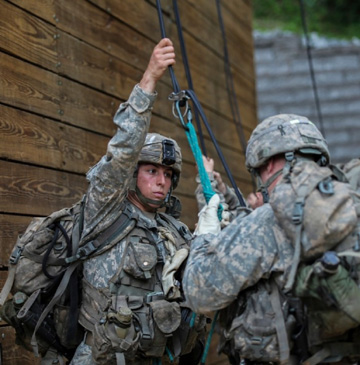 First time in US history, female soldiers become US Rangers