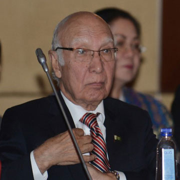  India advises Pak against Sartaj Aziz meeting separatists