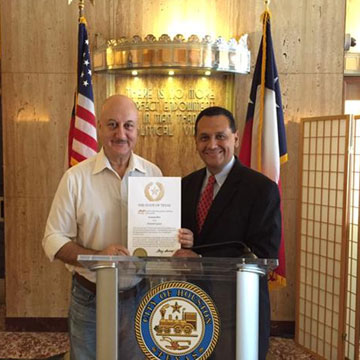  Anupam Kher receives Honored Guest Of Texas award 