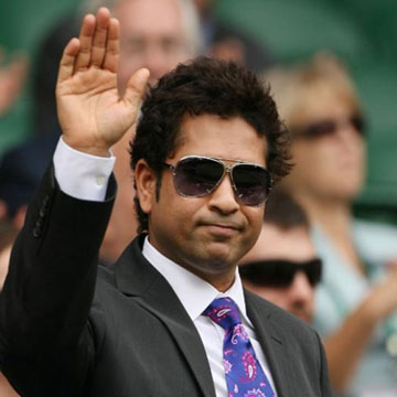   Sachin Tendulkar unveils Kerala Blasters team jersey