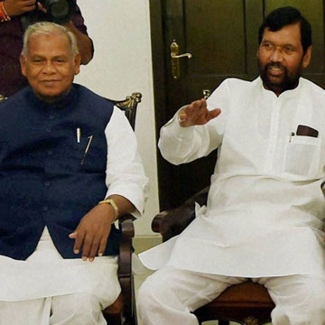 Bihar polls: Paswan, Manjhi at loggerheads over two seats