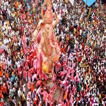 Ganeshotsav 2015: Millions bid tearful adieu to Lord Ganesh in Maharashtra
